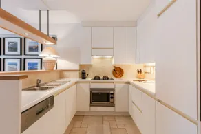 Beach-access apt w/ terrace & city skyline views - Image 4