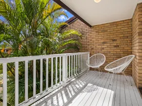 Your Coastal Escape: Steps to Hervey Bay Beach - Image 3
