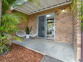 Your Coastal Escape: Steps to Hervey Bay Beach - Image 2