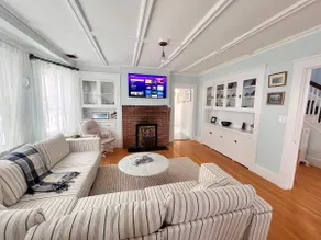 Classic Coastal Family Home | Walk to Sea;King Bed - Image 4