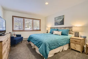Stunning updated 3 bedroom at Quicksilver! - Image 3
