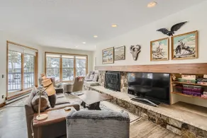 Stunning updated 3 bedroom at Quicksilver! - Image 5