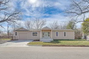 1 Mi to Campus: Modern Tulsa Home w/ Private Yard - Image 4