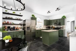 Luxury 7BR Pool, Hot Tub & 4 Car Parking - Image 4