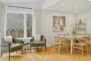 Elegant 3B House near UW Remodeled & EV Parking - Image 2