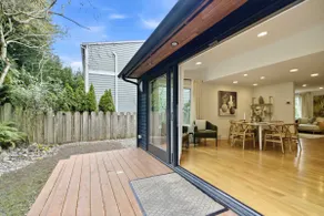 Elegant 3B House near UW Remodeled & EV Parking - Image 5