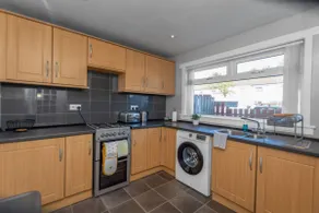 Free Parking | Central | Sleeps 5 | 2 Bedrooms - Image 4