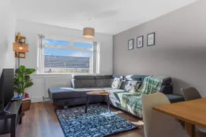 Free Parking | Central | Sleeps 5 | 2 Bedrooms - Image 5