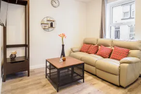 Host & Stay | Roach Street - Image 3