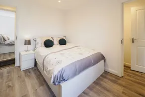 Host & Stay | Roach Street - Image 2