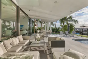 Luxury Bayfront Villa with Heated Pool & Hot tub - Image 3