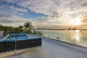Luxury Bayfront Villa with Heated Pool & Hot tub - Image 4