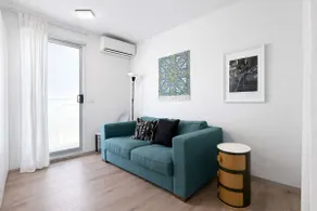 Stylish Studio Apartment in the Heart of Brunswick - Image 2