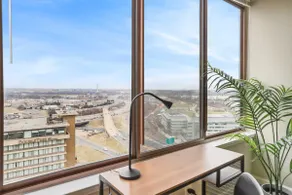 Spacious Apt Walkable to Metro - Prime Location - Image 2
