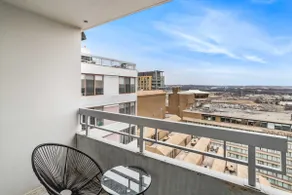 Spacious Apt Walkable to Metro - Prime Location - Image 4