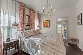 Historic charm, modern luxury, heart of downtown, - Image 3