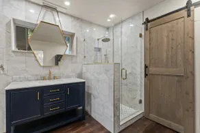 Historic charm, modern luxury, heart of downtown, - Image 4