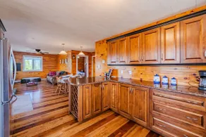 Junction Lookout Cottage 3BR, Hot Tub Water View - Image 3