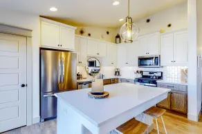 Spacious Meridian Retreat Near Parks & Golf - Image 4