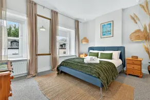 Stay in Central Sligo Walk to Rail, Cafés + Shops - Image 3