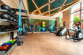 Modern Retreat with Easy Metro Access - Image 5