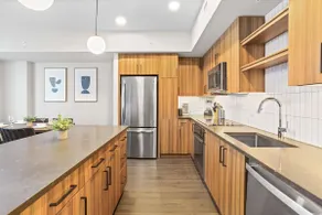 Modern Retreat with Easy Metro Access - Image 4