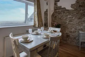 Tide & Tee - 2 Bedroom Apartment - Penally - Tenby - Image 2