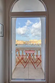 Beautiful seafront 2 bedroom apartment with breath-taking views BBRI1-1 - Image 2