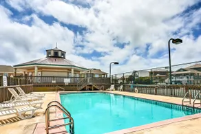 Walk to Beach! Gulf Shores Family Home w/ Deck - Image 2