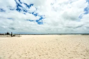 Walk to Beach! Gulf Shores Family Home w/ Deck - Image 3