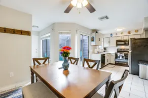 Lake-view Townhome w/ Pool Access in Houston Area! - Image 2