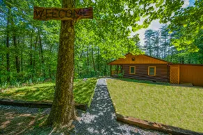 *Secluded 2BD Cabin w/ Hot Tub! Fireplace + GAMES* - Image 5