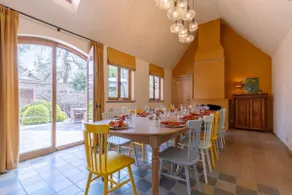 Spacious 5BR villa w/ Terrace & garden - Image 2