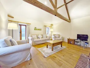 The Run, West Lavant -  a barn conversion that sleeps 4 guests  in 2 bedrooms - Image 2