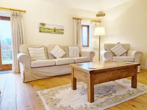 The Run, West Lavant -  a barn conversion that sleeps 4 guests  in 2 bedrooms - Image 4