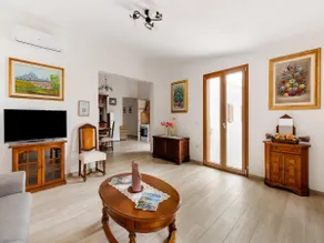 Villa with garden and air conditioning - Image 5