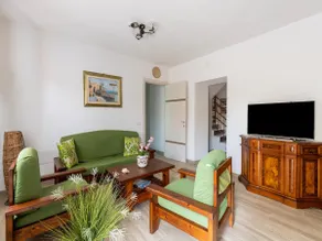 Villa with garden and air conditioning - Image 4