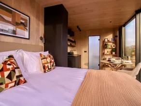Luxury Mirror Cabin with Hot Tub & Sauna - Image 2