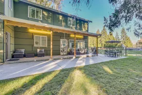 Stylish Everett Home w/ Green Belt! - Image 4