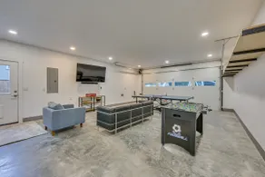 Stylish Everett Home w/ Green Belt! - Image 3