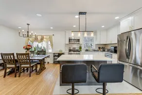 Easy Transit to NYC! Sleek North Shore Hideaway - Image 2