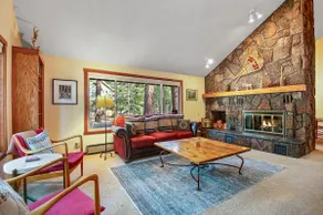Mountain Getaway w/ Hot Tub & Fireplace - Image 5