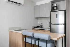 Apart w queen bed in building with pool | Floripa - Image 4