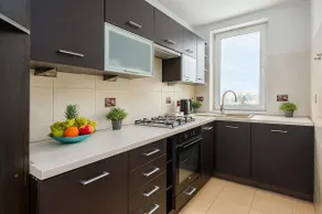 Lumina I 3BR Apartment with Balcony I Parking I 2 Bathrooms I near Center - Image 4