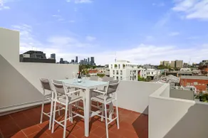 Funky townhouse - rooftop with city views - Image 2