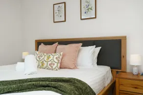 Quiet Modern 1BR with Private Balcony - Hosted by Canstay - Image 2