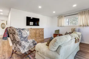 Walk to Town: Historic Quitman Gem w/ Private Yard - Image 5
