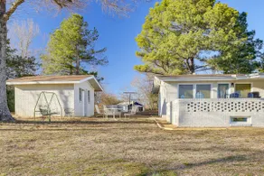 Walk to Town: Historic Quitman Gem w/ Private Yard - Image 3
