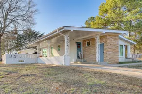 Walk to Town: Historic Quitman Gem w/ Private Yard - Image 2
