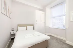 JOIVY Refined 2-Bed Flat with Classic Edinburgh Charm - Image 3